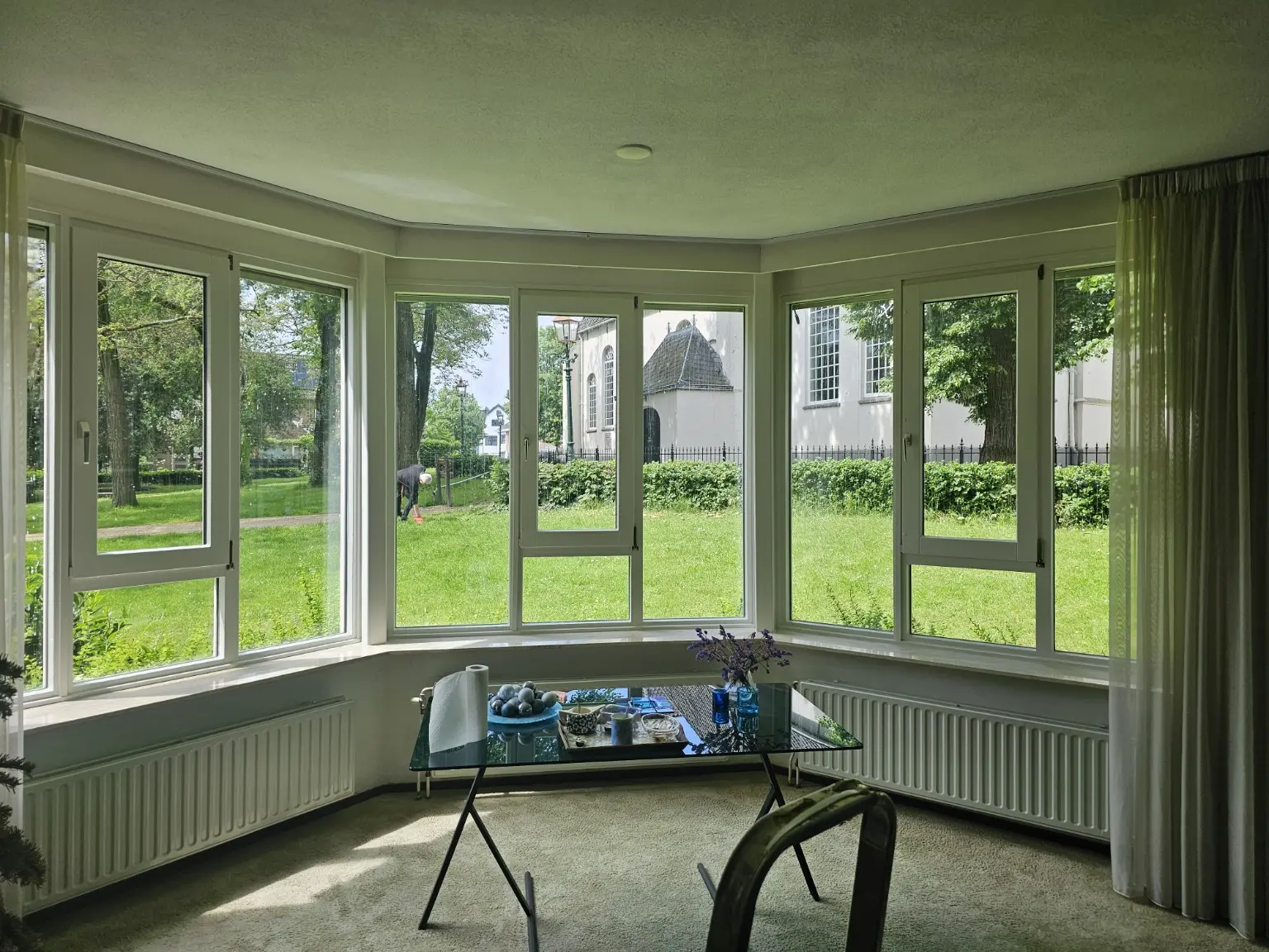Ruime erker met nieuw isolatieglas