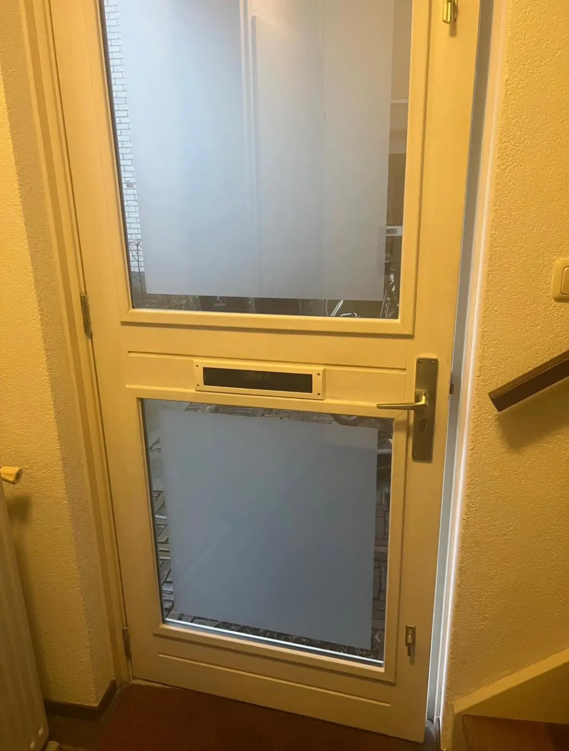 Voordeur met mat privacyglas