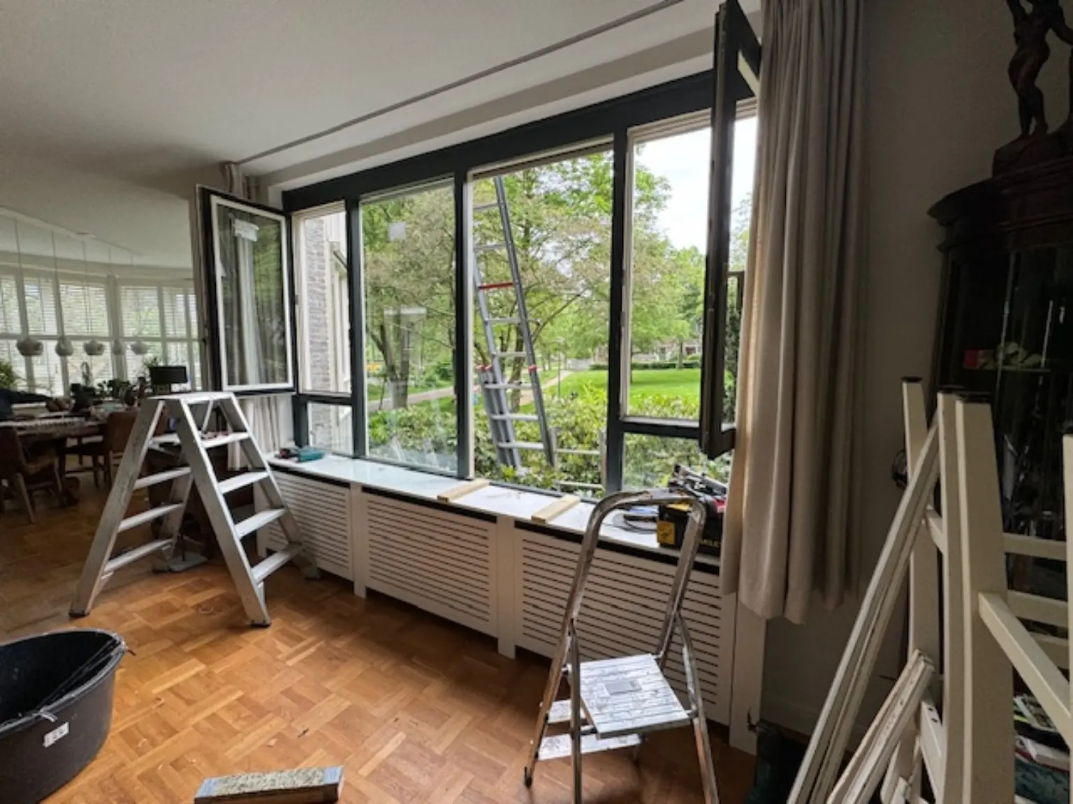 Glas- en kozijnrenovatie gezien vanuit de woonkamer