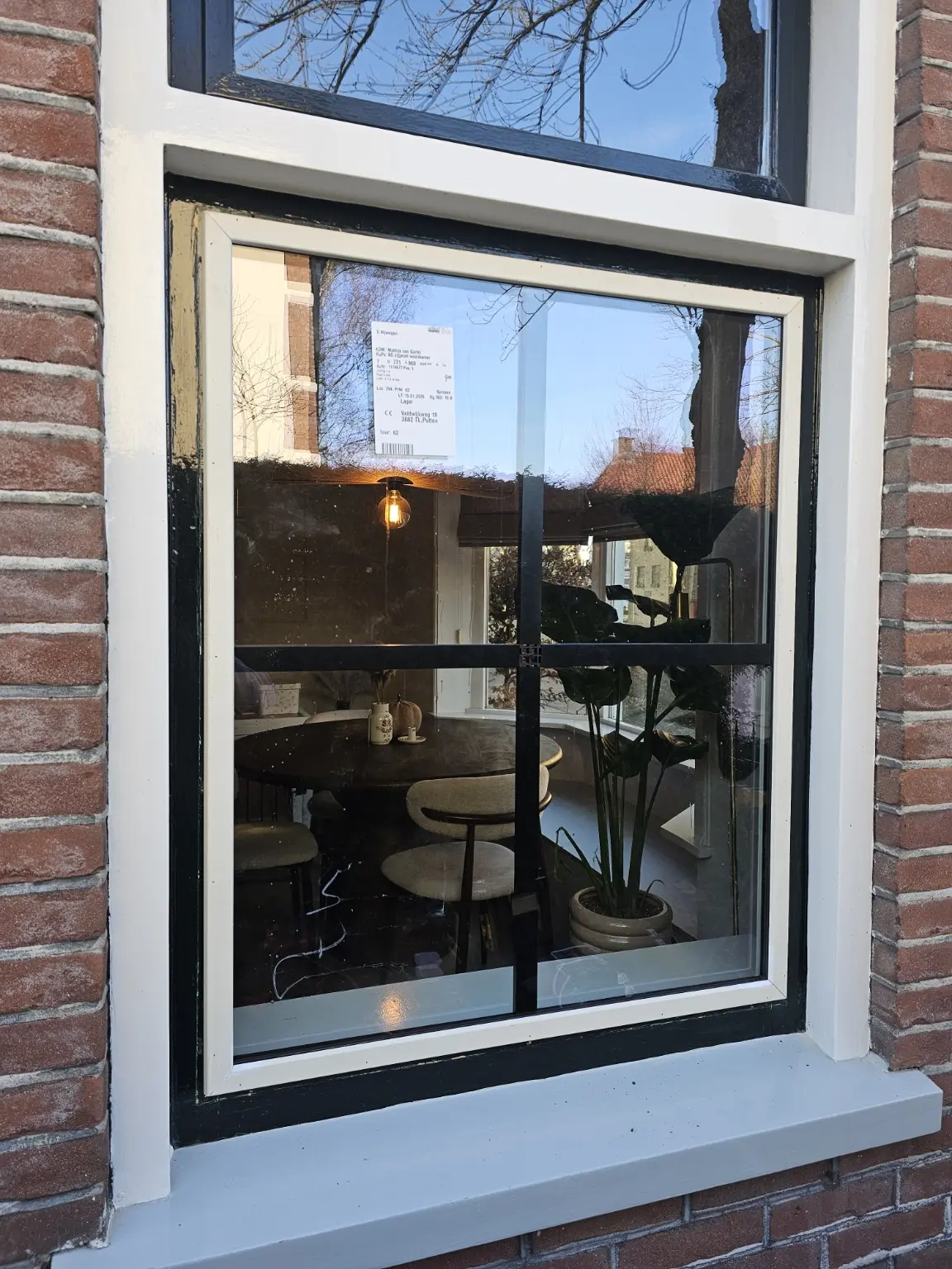 Nieuw isolatieglas met zwarte roedeverdeling
